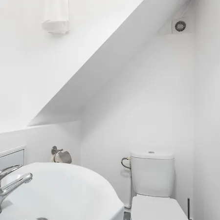 Guest 4 Apartment *
